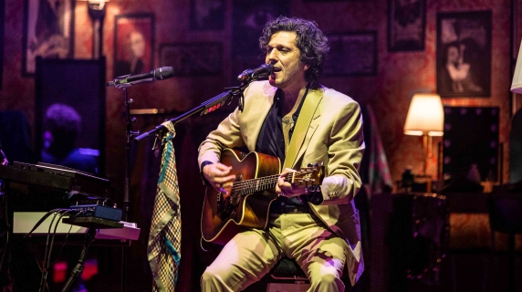 Ermal Meta, il live al Parco della Musica: «Suono, canto e mi racconto», in attesa del nuovo romanzo