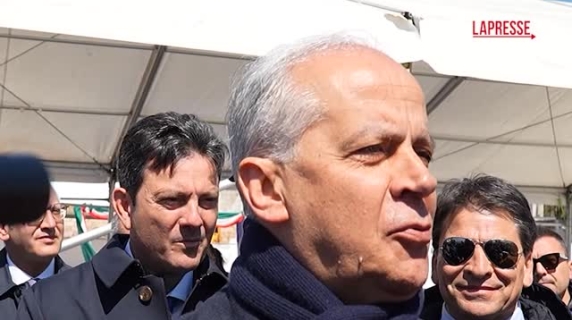 Piantedosi scherza sul rimpasto: «Al di fuori del Viminale ambisco solo all'incarico di presidente dell'Avellino»