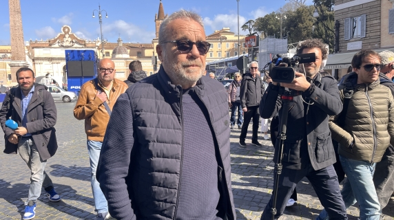 Roma, i funerali di Antonello Fassari. Claudio Amendola: «Eravamo fratelli, volevo invecchiare con lui ma non sarà possibile»»