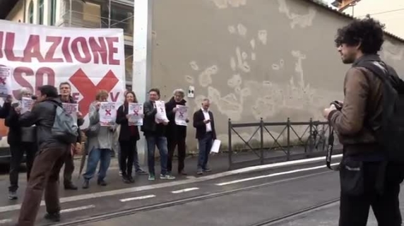 Forum sul turismo con Santanché, la protesta di Salviamo Firenze: «I ricchi stanno comprando la città»