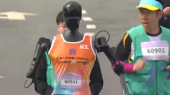 Cina, a Pechino la mezza Maratona per robot: vince Tiangong Ultra
