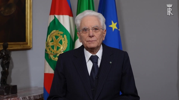 «Francesco ha conquistato il mondo, perdo un punto di riferimento cui guardavo», il video-messaggio di Mattarella per la morte del Papa