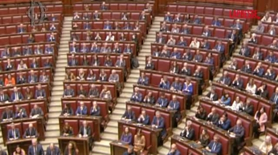 Papa Francesco, il minuto di silenzio alla Camera e al termine l'applauso dell'Aula