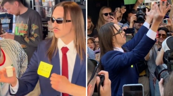 Il flash mob di Tommy Cash a Milano: a sorpresa serve ai passanti un «Espresso Macchiato», come la sua hit