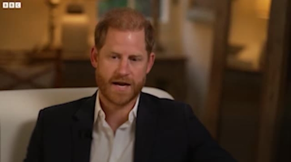 Harry a Bbc: «Vorrei riconciliarmi con la famiglia reale, ora non so come portare Meghan e i miei figli nel Regno Unito»