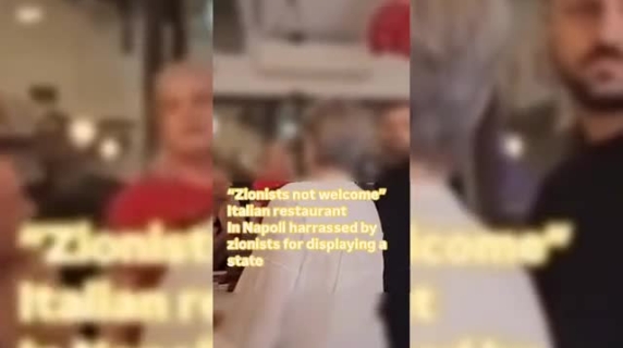 Il confronto tra la titolare della Taverna Santa Chiara e i turisti israeliani