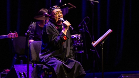 Peppe Barra: il live all'Auditorium fra tammurriate, arie del Settecento, jazz, blues