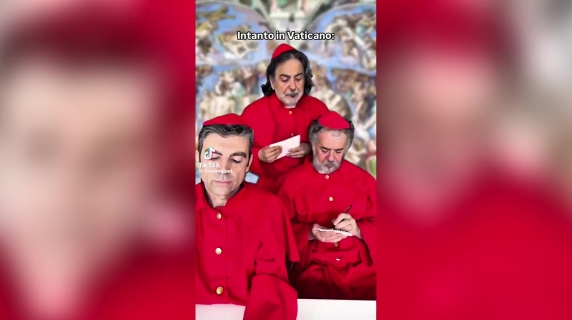 Come passano il tempo i cardinali in conclave? La risposta di Max Angioni è tutta da ridere