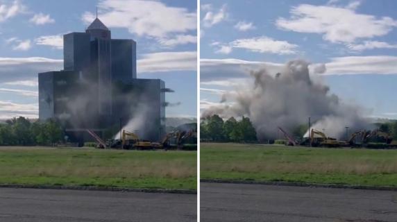 Il video della demolizione dell’Hotel Sheraton: l'edificio di 22 piani crolla in una manciata di secondi