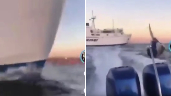 Il motoscafo taglia la strada al traghetto nel Golfo di Napoli: il video della manovra scellerata