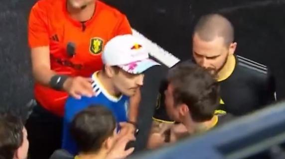 Il video della rissa tra Fedez e Blur sfiorata in campo durante una partita di Kings League