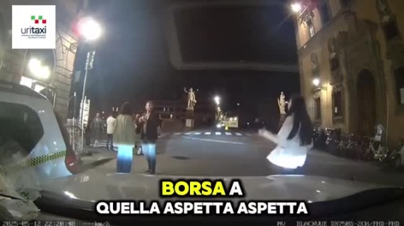 Firenze, il tassista insegue lo scippatore e recupera la borsa rubata ad una ragazza