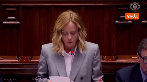 Meloni parla del disagio giovanile e cita mamma Mirna: «Mi ha scritto che sua figlia si è suicidata senza motivo»