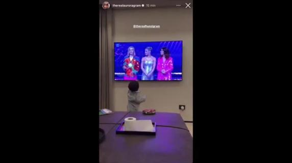 «Nonna Michelle...»: il nipote di Hunziker la vede in tv e la saluta