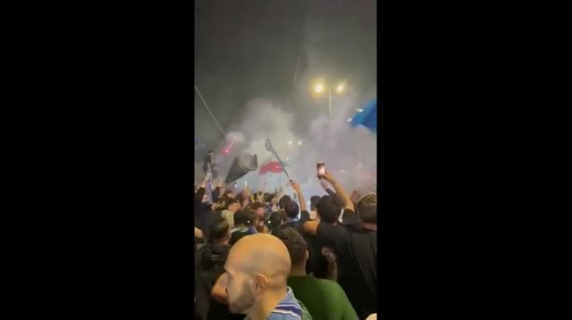 Festa a Capodichino al rientro della squadra dopo Parma-Napoli
