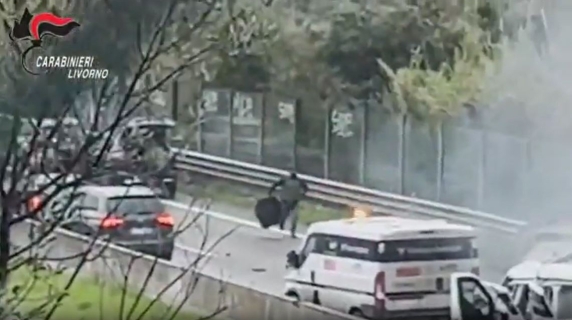 La rapina al portavalori di Livorno: il video dell'assalto e le chiamate disperate al 112