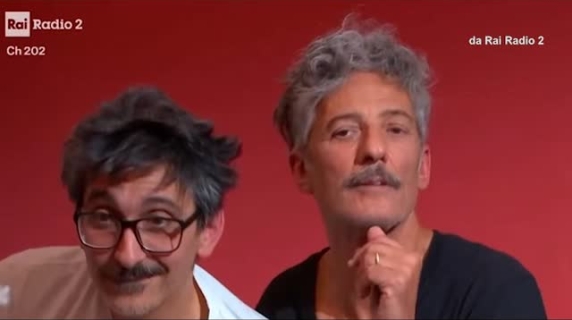 Fiorello torna con «Radio2 Radio show la pennicanza», la telefonata con Amadeus: «In Rai sei come Voldemort!»