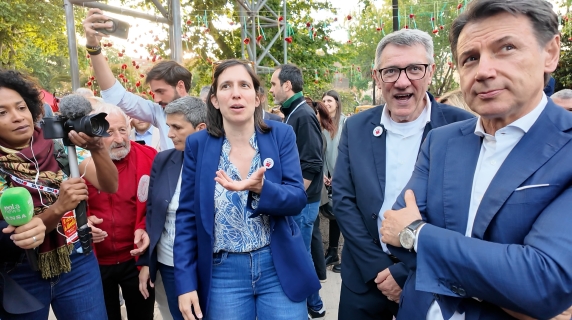 Referendum, i promotori uniti contro La Russa: «Chi ha il busto di Mussolini in casa dice di non votare, quindi è il caso di farlo»