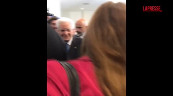 Bruxelles, Mimmo Lucano consegna kefiah a Mattarella