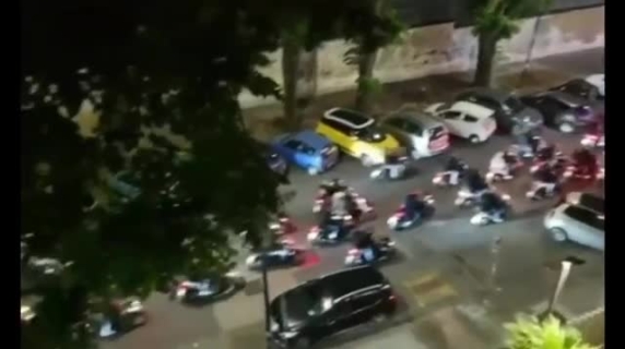 Napoli, per il Cagliari petardi e corteo di motorini (400) per non far dormire la squadra