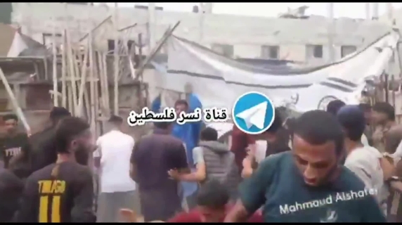 A Gaza ressa per un tozzo di pane: la calca dopo il via libera agli aiuti umanitari