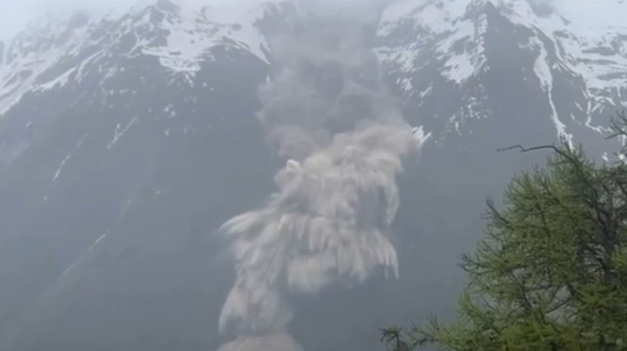 Svizzera: il ghiacciaio si stacca e travolge il villaggio - VIDEO
