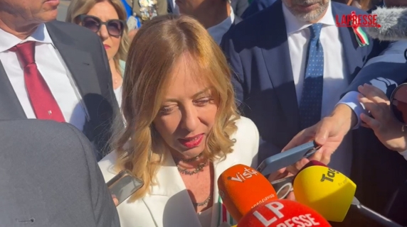 Meloni: «È inaccettabile che i professori dicano che i bersaglieri sono divisivi»