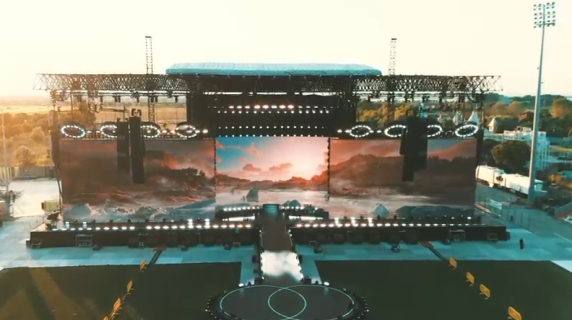 Le immagini in anteprima del palco del Cremonini Live25 ripreso dal drone: spettatori trasportati virtualmente tra l'Alaska e Bologna