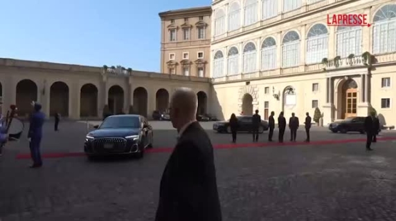 L'arrivo di Mattarella in Vaticano per l'incontro ufficiale con Papa Leone XIV