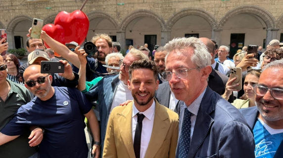 Mertens cittadino onorario, Manfredi: ha avuto un rapporto affettivo con Napoli