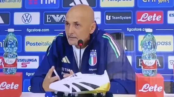 «Si è sentito tradito da qualcuno?», Spalletti inizia a rispondere ma poi si commuove e abbandona la conferenza stampa