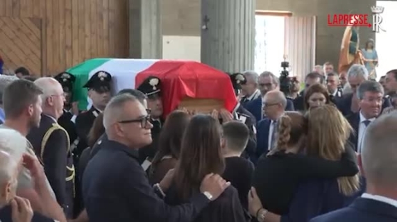 A Brindisi i funerali di Carlo Legrottaglie, il carabiniere ucciso in una sparatoria: presente il Capo dello Stato Sergio Mattarella