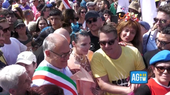 Inizia il Roma Pride: Rose Villain è la madrina 2025, apre il corteo il sindaco Gualtieri