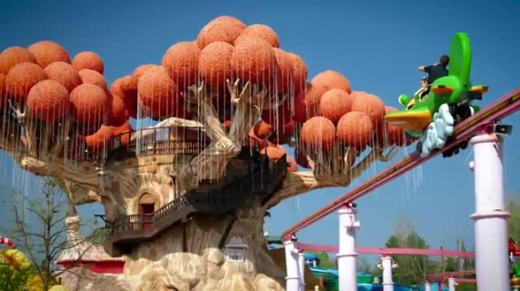 Gardaland, festa ed eventi per l'estate che celebra i 50 anni del parco divertimenti: il video