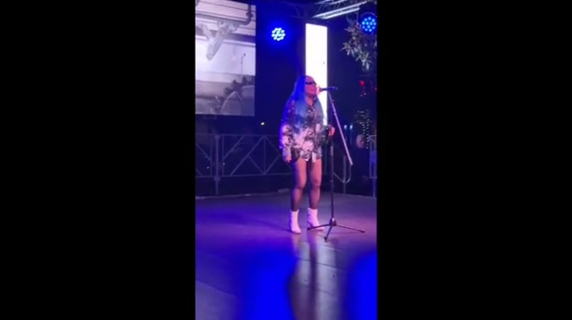 Loredana Bertè, miniconcerto da Vanni in via Monte Zebio (ricordando le scorpacciate di tramezzini con Renato Zero)