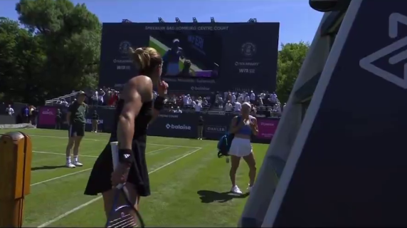 La lite furiosa tra le tenniste dopo la gara: «Quando stringi la mano, guarda negli occhi»