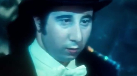 Alvaro Vitali imita Fred Astaire: l'esibizione nel film "Roma" di Federico Fellini