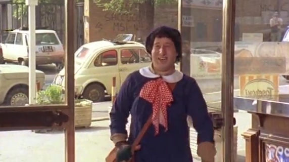 Alvaro Vitali in "Pierino": la scena del cappuccino al bar