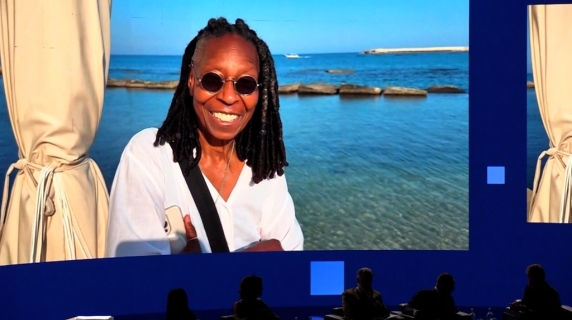 Whoopi Goldberg nel cast di «Un Posto al Sole»: «Idea folle e meravigliosa»