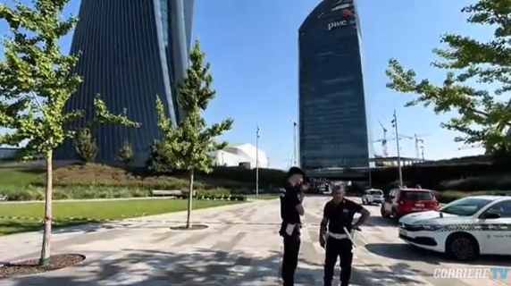 Il collasso dell'insegna Generali della Torre Hadid a 192 metri d'altezza: il racconto di cosa è accaduto a Milano