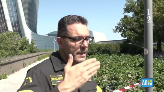 «Un cedimento strutturale, così l'insegna è collassata»: i vigili del fuoco spiegano cosa è accaduto sul tetto della torre Hadid a Milano