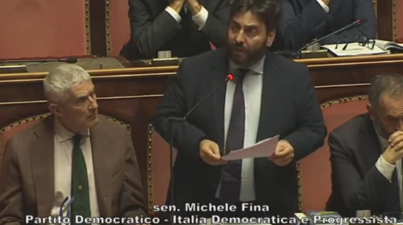 Fina (Pd) legge in Senato la lettera di Alemanno dal carcere: «Qui si muore di caldo, ma la politica dorme con l'aria condizionata»