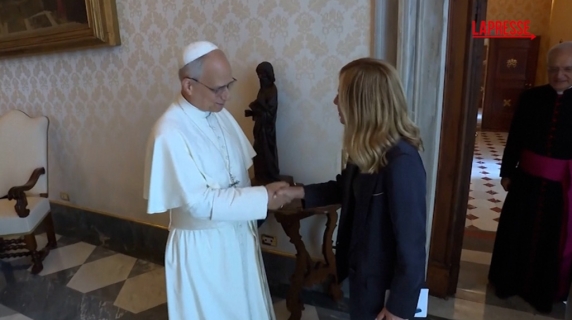 Vaticano, Papa Leone XIV accoglie Meloni: «Molto piacere»