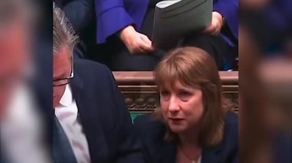 Il pianto in aula della ministra britannica Rachel Reeves (e la sterlina crolla)