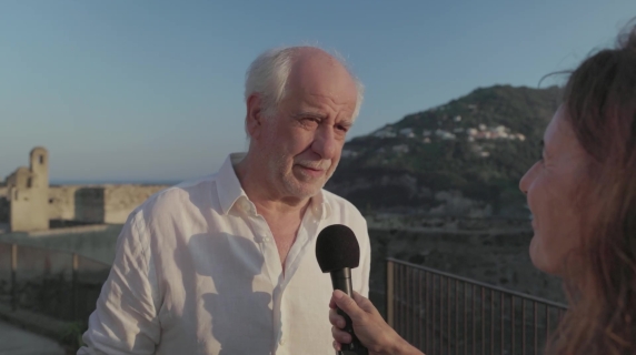 Toni Servillo e il film su Paolo Sorrentino che aprirà la Mostra di Venezia