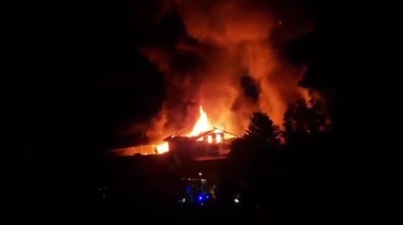 Alto Adige, i vigili del fuoco impegnati a spegnere due incendi in provincia