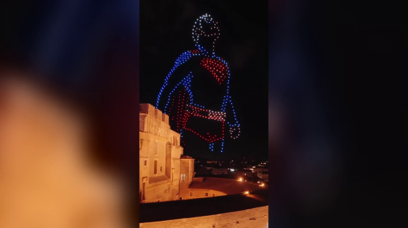 Così Superman «sbarcò» a Castel Sant'Angelo: lo spettacolare show dei droni nel cielo di Roma
