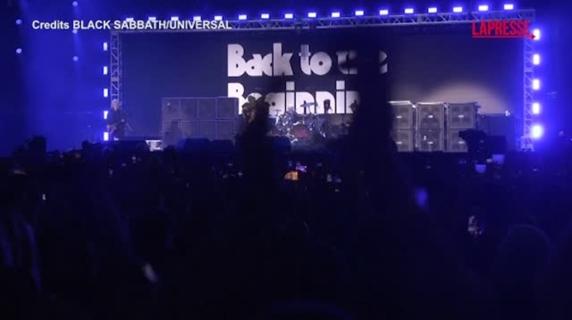 I Black Sabbath suonano 'War Pigs' al concerto di addio di Ozzy Osbourne