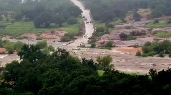 Texas, il fiume inghiotte tutto in pochi minuti: il timelapse documenta l’alluvione lampo