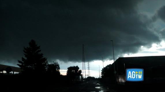Due temporali con forte vento nel giro di poche ore a Milano e hinterland